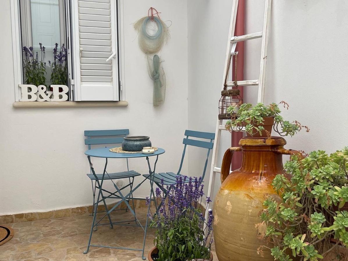 B&B Vie Del Mediterraneo Porto Cesareo Bagian luar foto